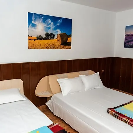 Семеен Хотел Джамура Otel